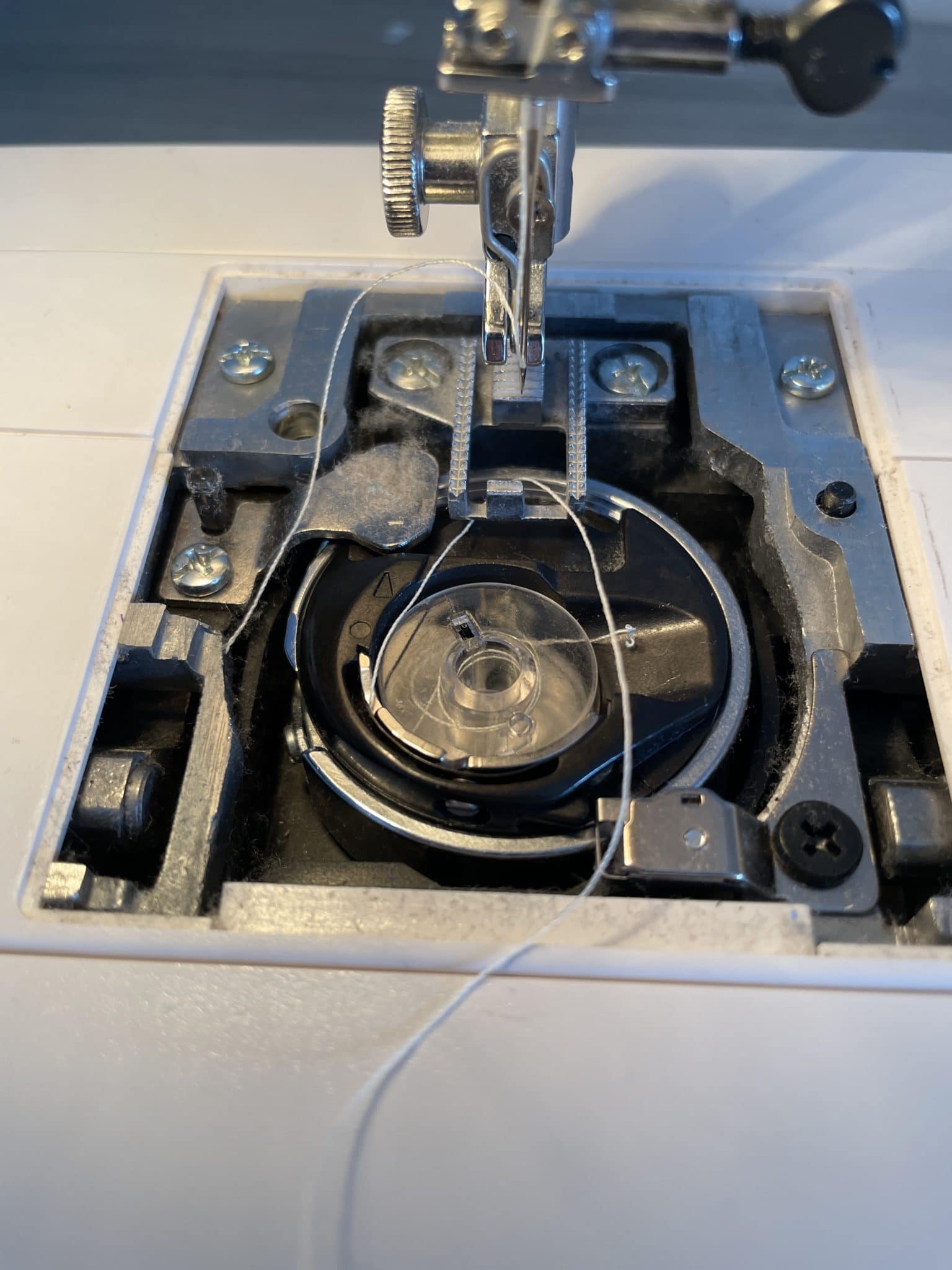 internal sewing machine with dust and fabric fibres